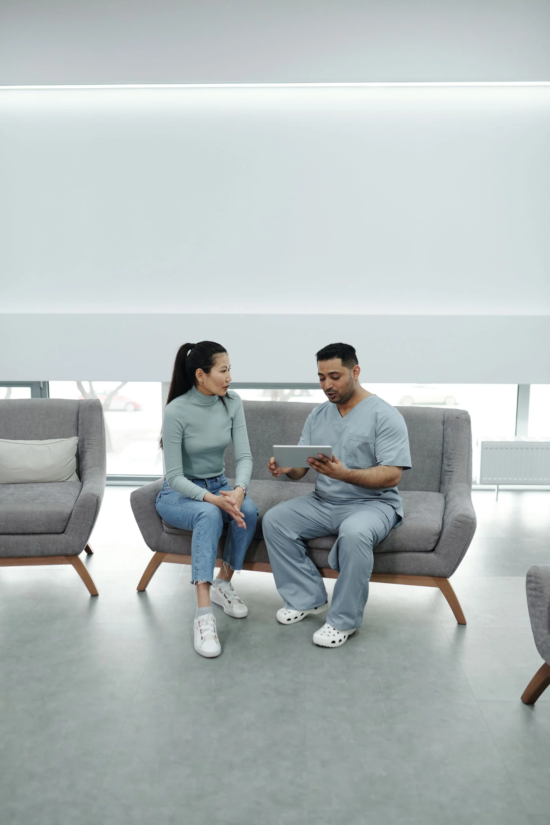Relaxed consultation in a calm dental environment